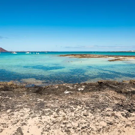 Home2book Tranquil Oasis Apt, Pool & Terrace Daire