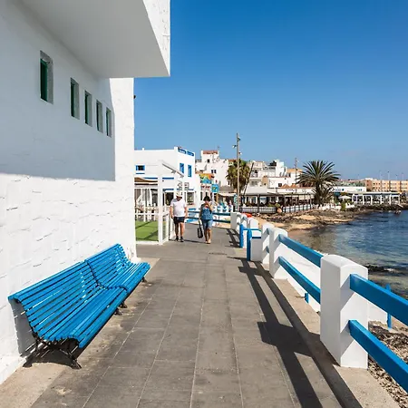 Home2book Tranquil Oasis Apt, Pool & Terrace Daire *